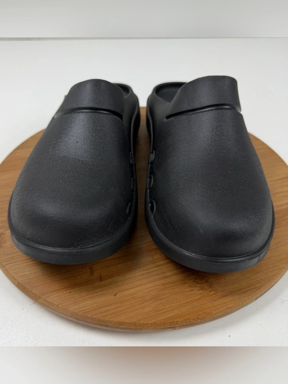 OOFOS OOcloog Men's Black Slip-On Recovery Clogs